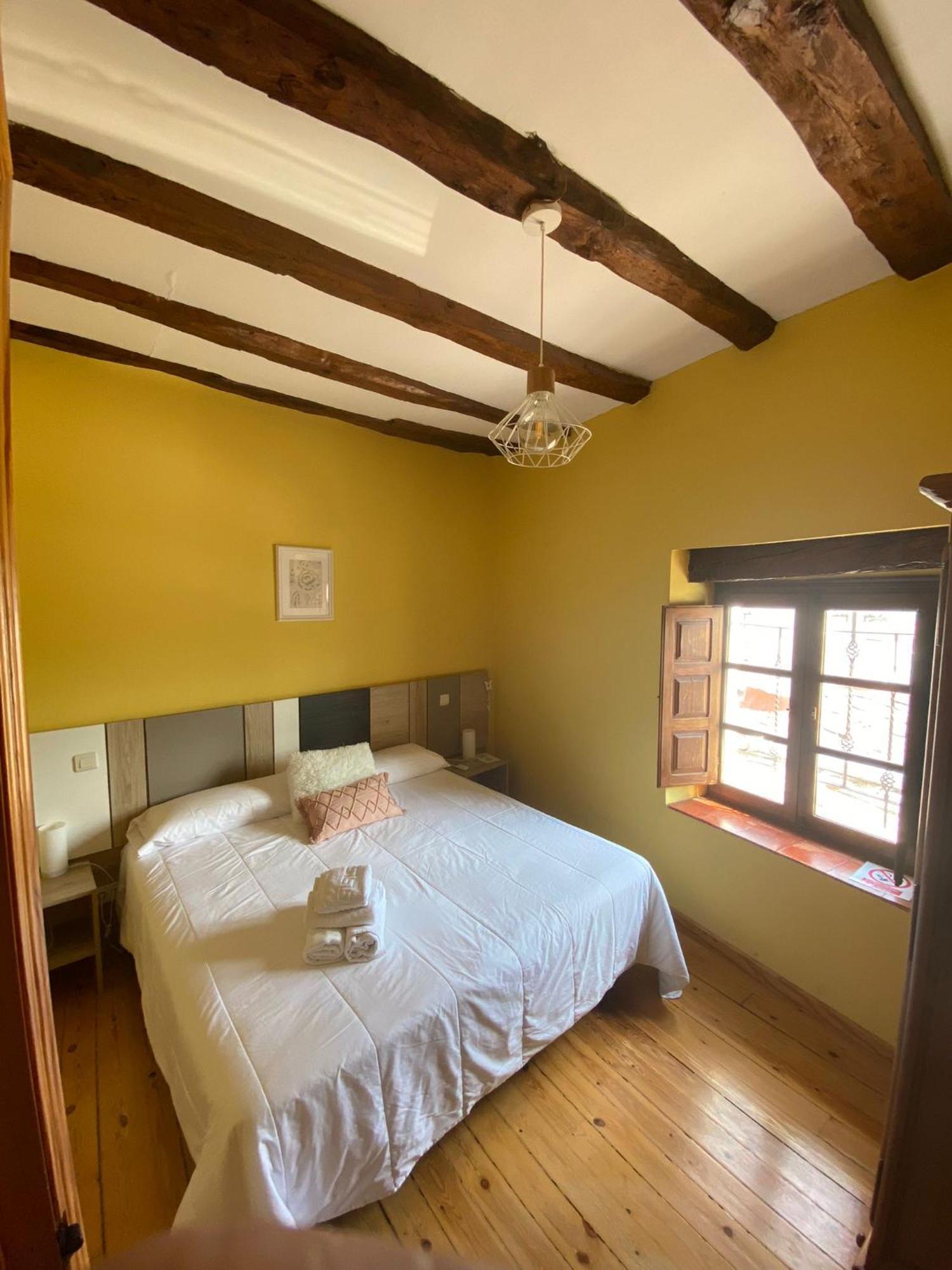 Hotel Restaurante Agapio De Tresnino Quintanilla de Onésimo エクステリア 写真