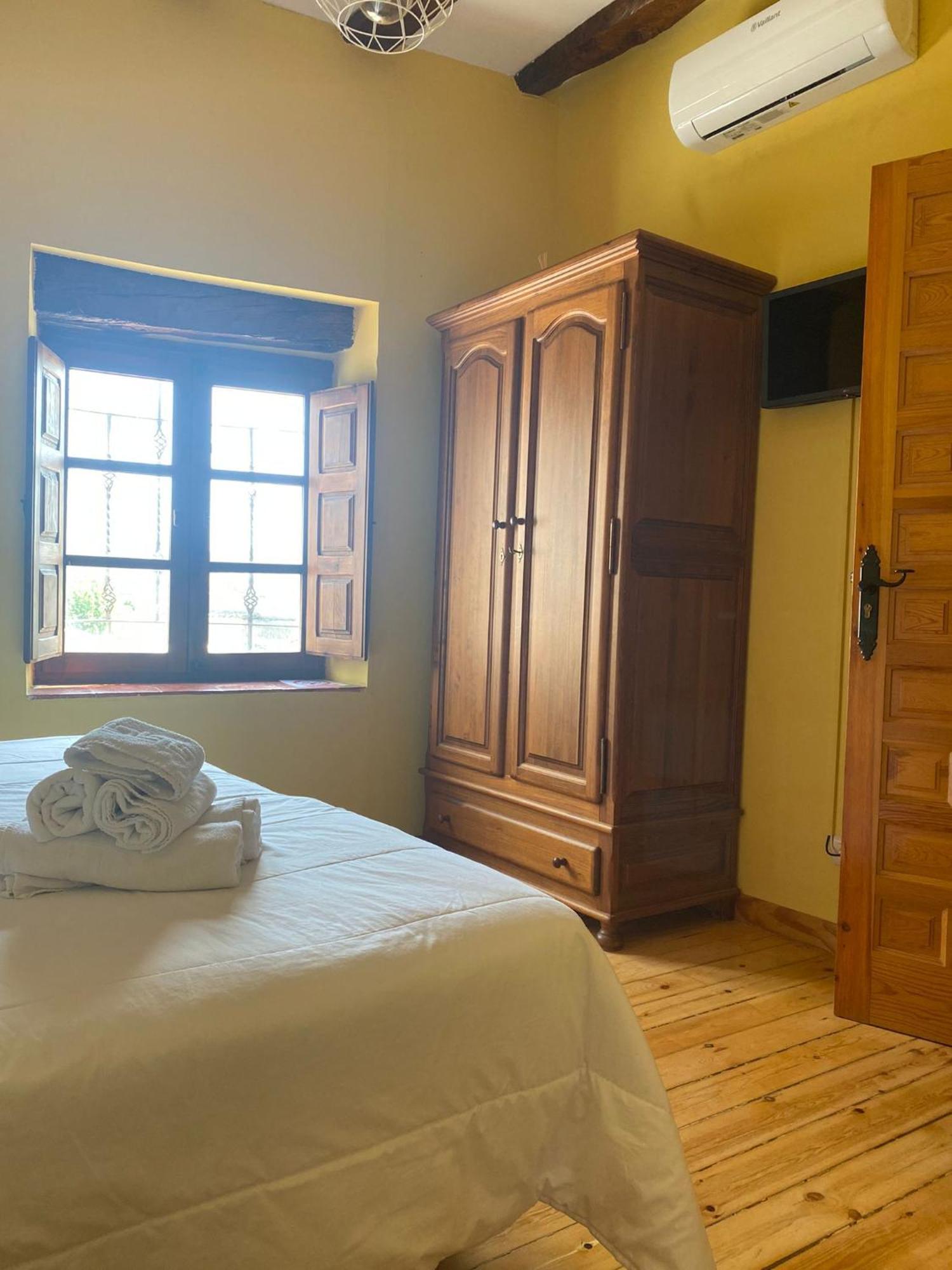 Hotel Restaurante Agapio De Tresnino Quintanilla de Onésimo エクステリア 写真