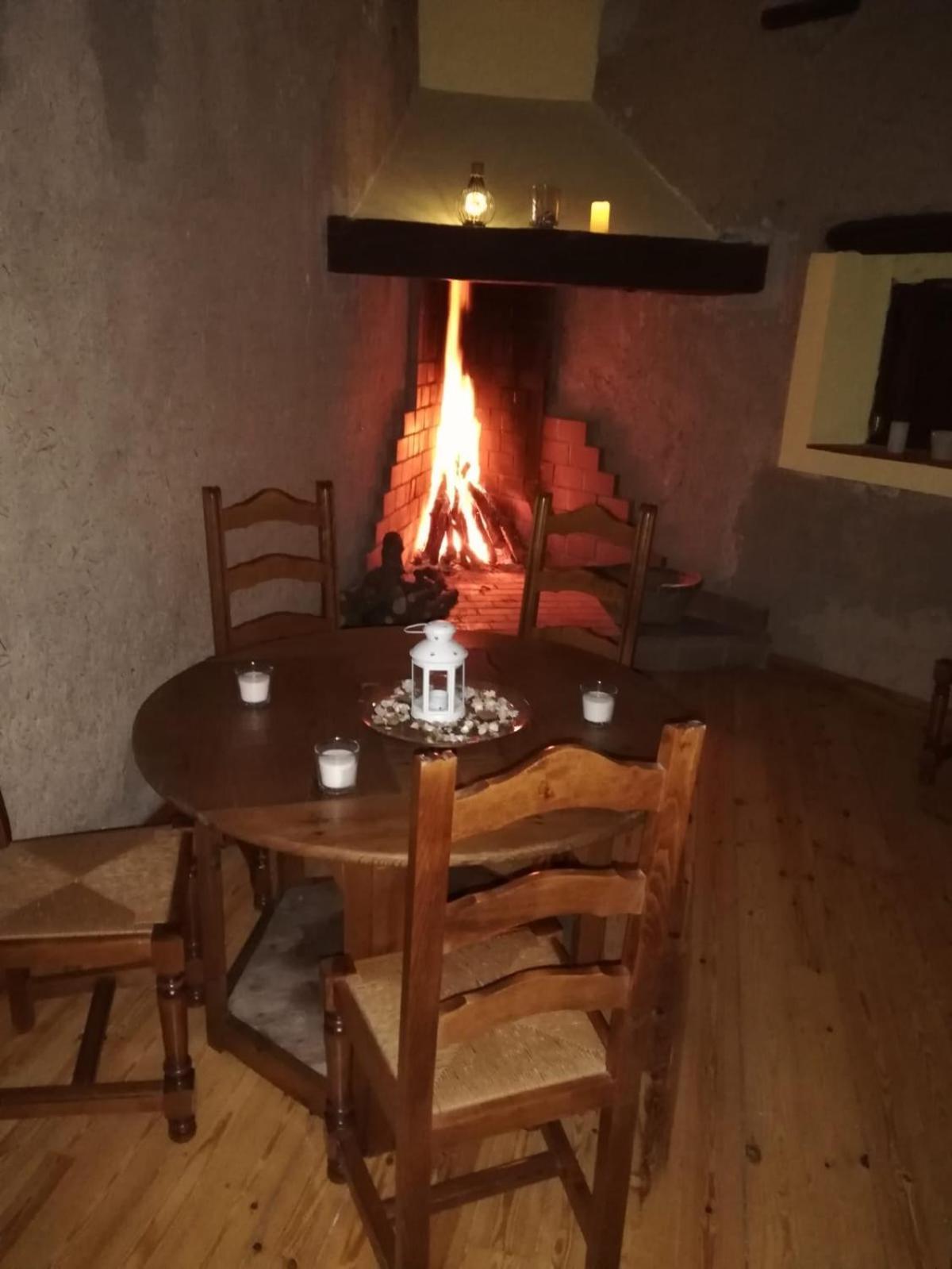 Hotel Restaurante Agapio De Tresnino Quintanilla de Onésimo エクステリア 写真