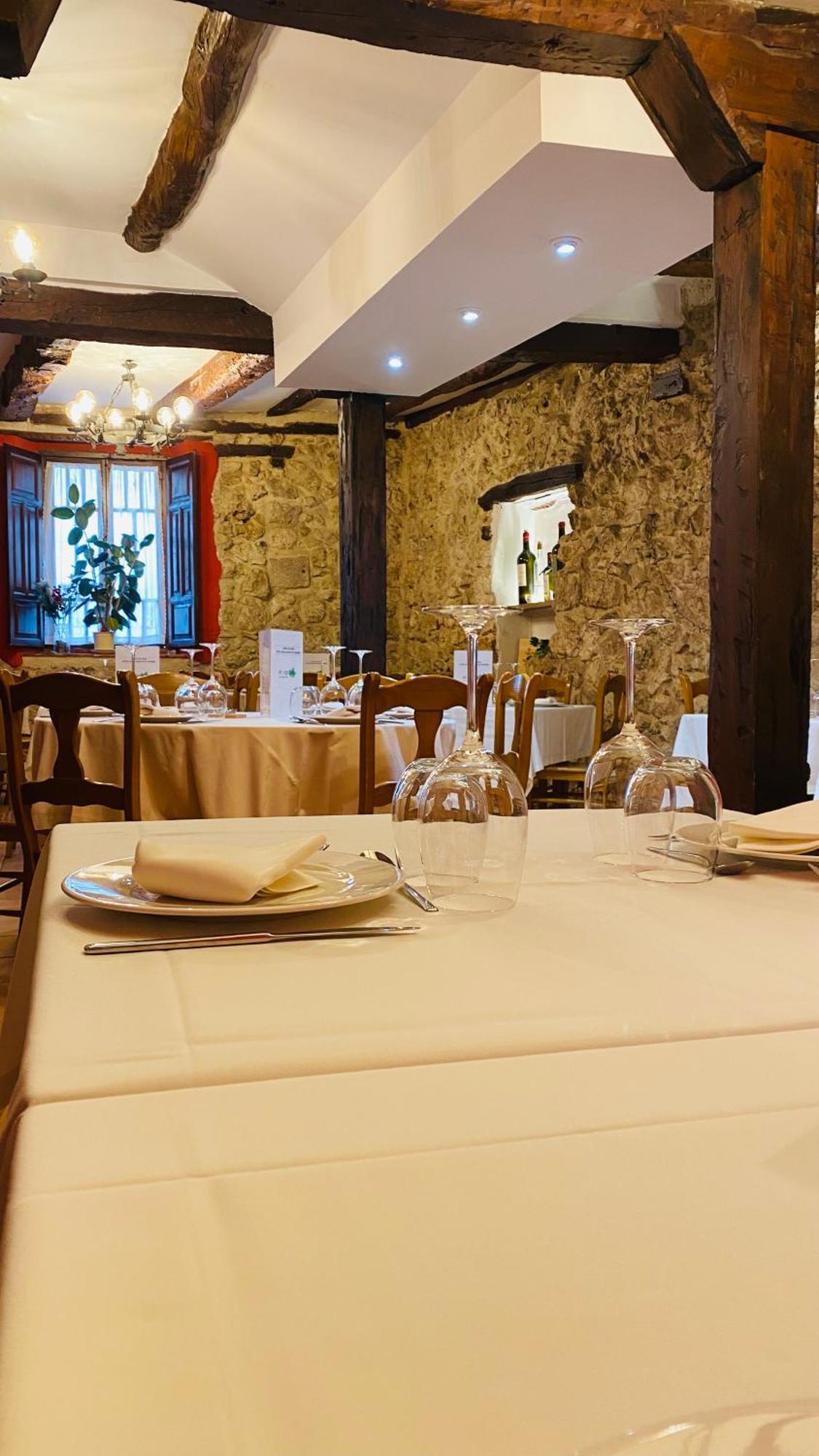 Hotel Restaurante Agapio De Tresnino Quintanilla de Onésimo エクステリア 写真