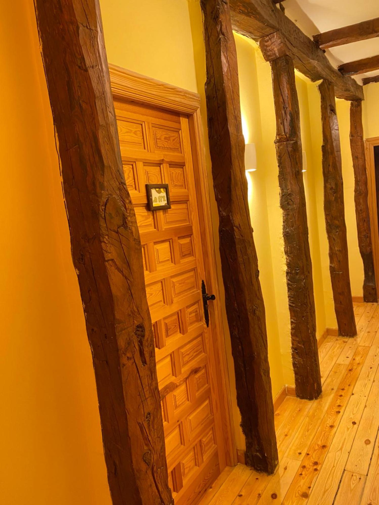 Hotel Restaurante Agapio De Tresnino Quintanilla de Onésimo エクステリア 写真
